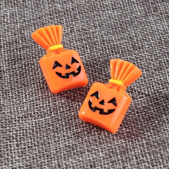 Trick or Treat Candy Bag Orange Pumpkin earrings - Picture 4 of 6